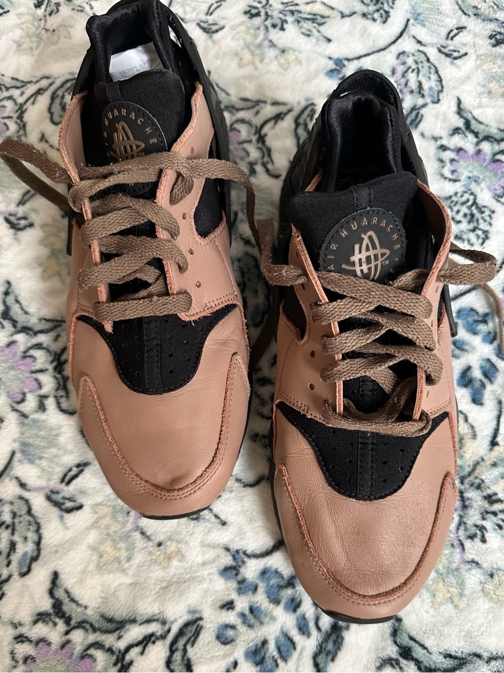 Nike Limited Edition Men's Pinkish Tan and Black Air Huarache Sneakers Sz 9.5